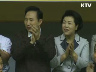 이명박 대통령 홀트 일산 요양원 방문