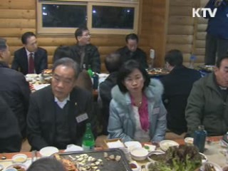 이 대통령, 중소기업인들과 '깜짝 송년회'