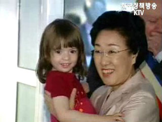 한명숙 총리, 프랑스 출산 정책 큰 관심