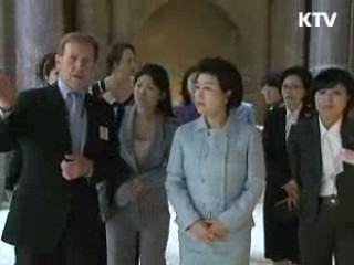 김윤옥 여사, 시드니 다문화센터 방문