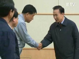 이 대통령 "자동차산업 대책 마련"