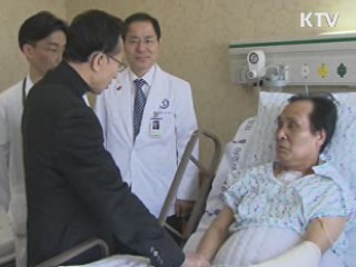이 대통령, 아주대 병원 방문 석해균 선장 위문
