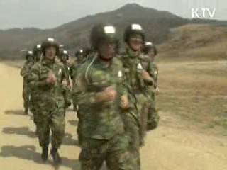 육군, '첫 특전 공수 자격증' 30명 배출