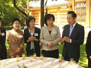 이 대통령 "생산적 정치 위한 역할 기대"