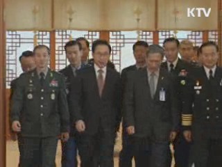 이 대통령 "군대다운 군대 만들어야"