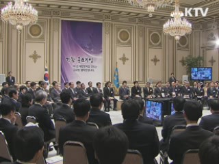 이 대통령 "강소기업 나와야 4만달러 달성"