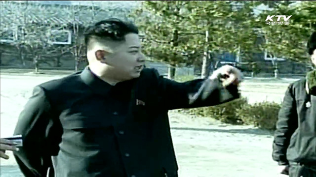 北, 잠수함·전용기 이례적 공개…"의도 파악중"