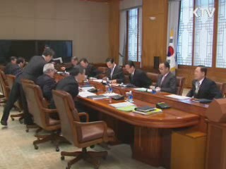 이 대통령 "졸업식 뒤풀이, 학교가 해결해야"