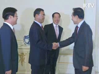 이 대통령 "공직은 낮은 자세로 봉사하는 자리"