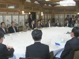 김황식 총리 "물가안정·일자리창출 우선"