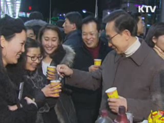 이 대통령, 심야 동대문 시장 방문 경제점검