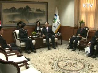 "미, 김정일 위원장 방중 부적절"