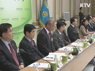 이 대통령 "관광전략 바꿔야"