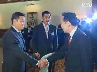 이 대통령 "한국 위상 갈수록 높아져" 