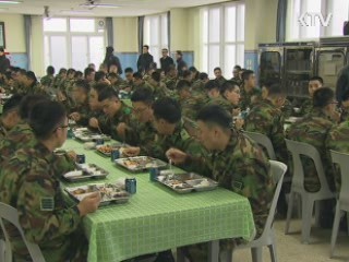 김윤옥 여사 "군 생활, 사회생활 밑거름"