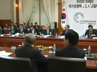 이 대통령 "여전히 긴장하고 조심할 때"