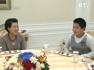 김윤옥 여사 '하인즈워드.김세진 모자 격려'