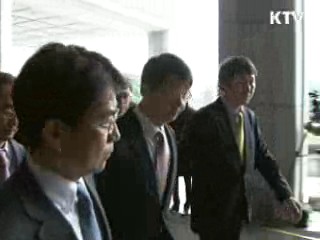 최재원 SK부회장 13시간 조사후 귀가
