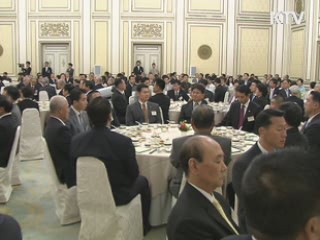 천안함 전사자 모친, 청와대에 1억원 기탁