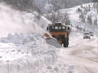 군 나흘째 제설작업…폭설 피해 최소화