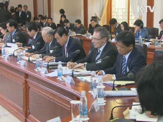 이 대통령 "시행령 관련 규제 먼저 정리"