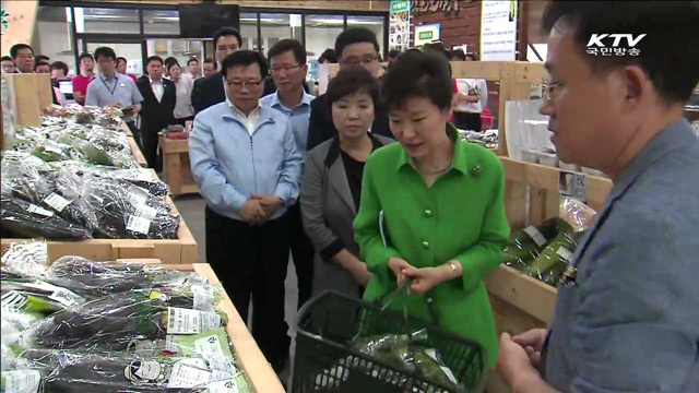 박 대통령, 농산물 직거래 점검…규제완화 강조