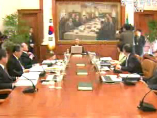 콜금리 동결, 연 4.50% 현수준 유지