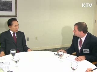 이 대통령 "남북통일 위해 북핵 폐기돼야"