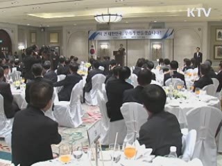 이 대통령 "민주주의, 평화·안정 증진"