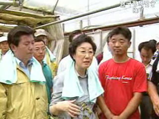 한명숙 총리 수해현장 방문