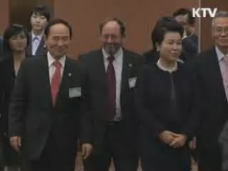 김윤옥 여사 "백신 통해 생명 지키는 일 도와야"