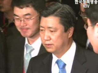 긴장 속 줄다리기