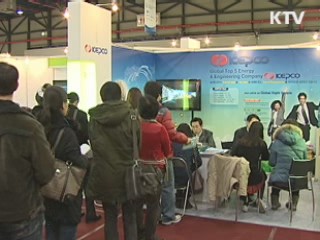 이 대통령 "젊은이 세계 무대 도전해야"