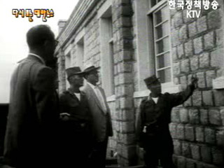 재건되는 교육시설(`59)