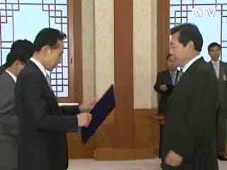 이 대통령, 신임특보·수석 임명장 수여