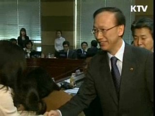 현인택 장관 "北, 개혁 통해 번영 가능"