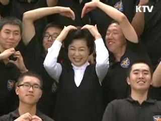 김윤옥 여사, 추석 맞아 전·의경 격려