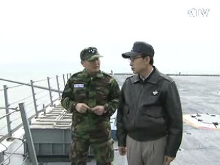 이 대통령, 천안함 구조현장 방문