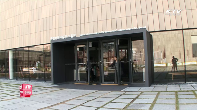 설치미술가 이불의 '기괴한 거울방'