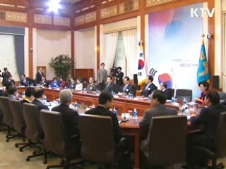 이 대통령, 외교안보·통일 자문단과 간담회