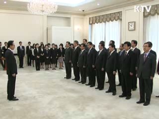 이 대통령 "안주하지 말고 과감한 변화 시도해야"