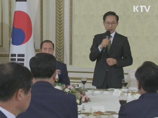 이 대통령 "천안함 북한 소행 부정 부적절"