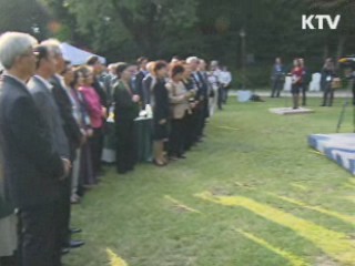 이 대통령 "통일 미리 준비해야"