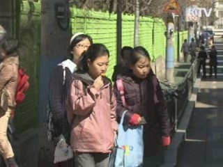 초등생 자녀 등하교 정보 휴대전화 문자로