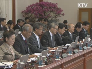 이 대통령 "기업 위축시키는 정치환경 도움 안 돼"