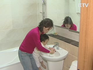 "일·육아로 힘들어도 선택은 내 배우자"