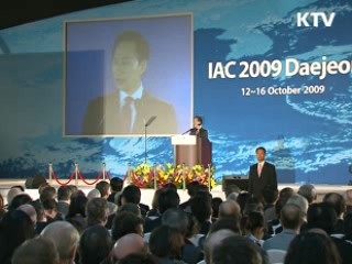 이 대통령 "지속적으로 우주개발"