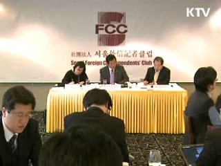 윤증현 장관 "출구전략, 신중하고 균형 잡힌 접근"