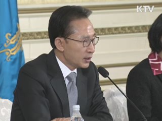 이 대통령 "분단국가,  군사훈련은 당연"