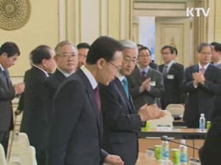 이 대통령 "내년 6자회담 통해 북핵 폐기"